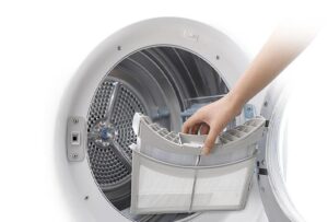 Skuteczne sposoby na czyszczenie suszarki do włosów i jej długowieczność