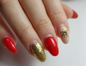 Jak łatwo wykonać odrost na paznokciach żelowych - praktyczne kroki i porady dla każdego