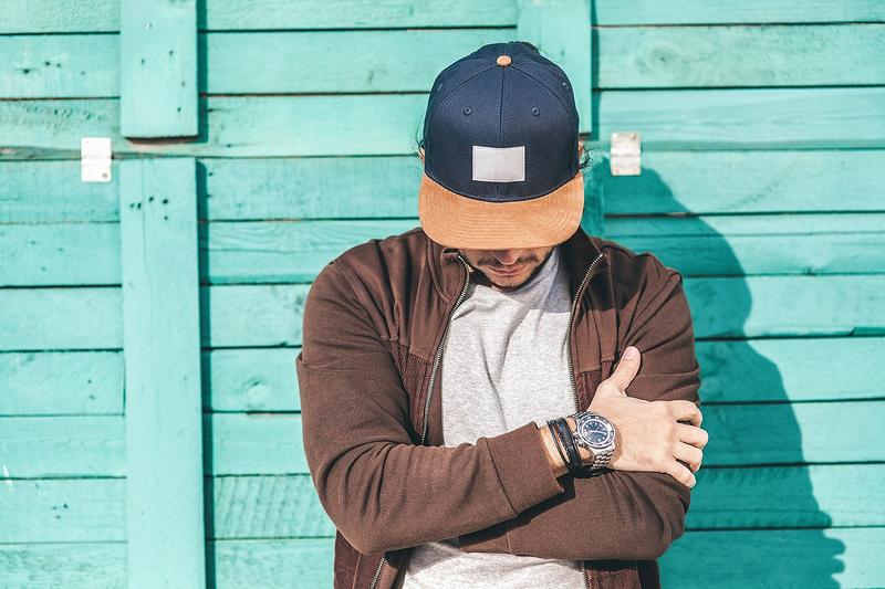 Czyszczenie czarnych czapek