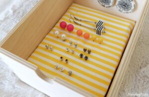 Odkryj kilka podstawowych rad, jak efektownie przechowywać kolczyki