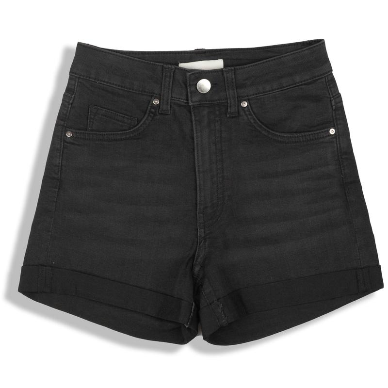 Stylizacje szortów damskich – poznaj klucze do modowych sukcesów bez wpadek