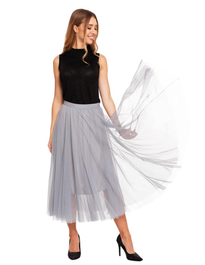 Casualowe stylizacje z tiulową spódnicą