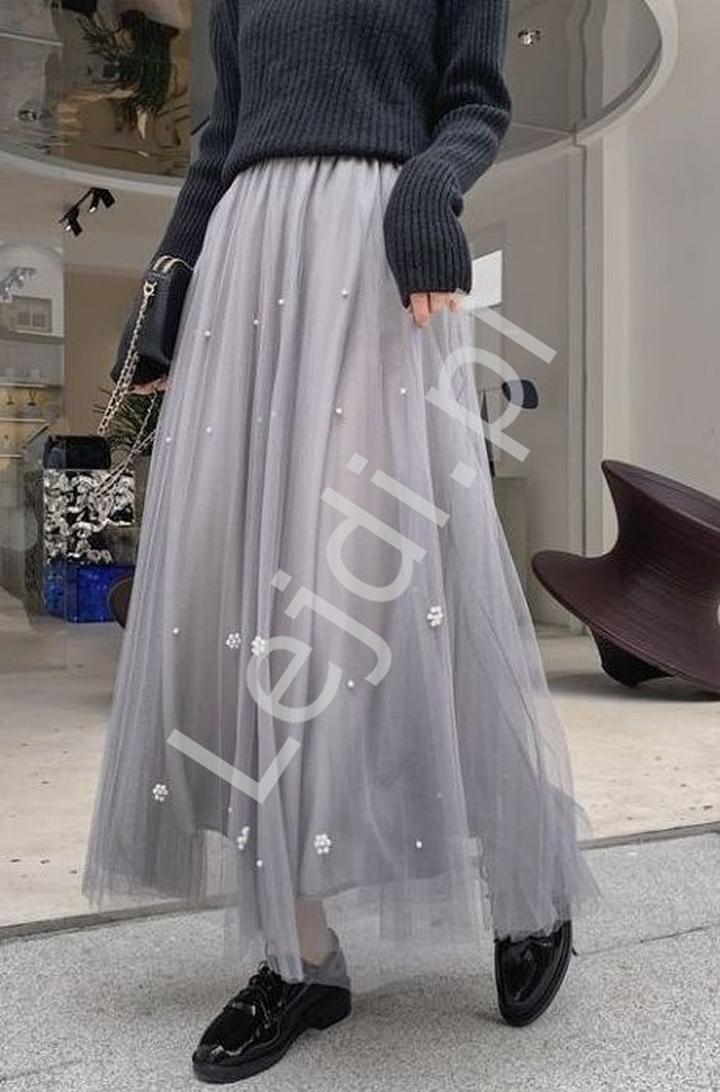 Stylizacje do biura z tiulową spódnicą