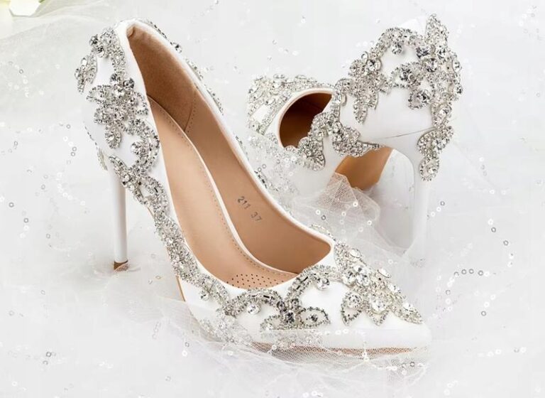 Zachwyć wszystkich: najlepsze dodatki do sukni ślubnej ecru, które musisz znać!