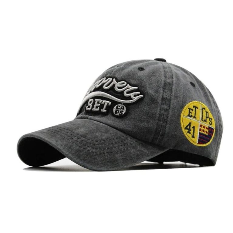 Czapki z daszkiem w modzie – odkryj, jak nosić je z klasą