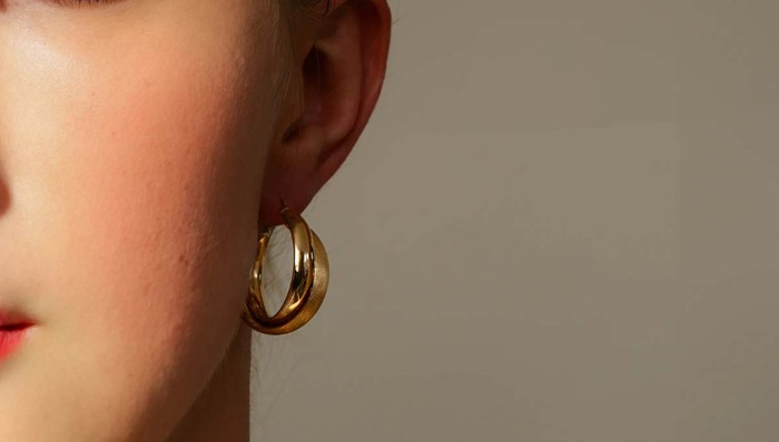 Najpiękniejsze subtelne kolczyki na co dzień i od święta – przewodnik po stylu minimalistycznym