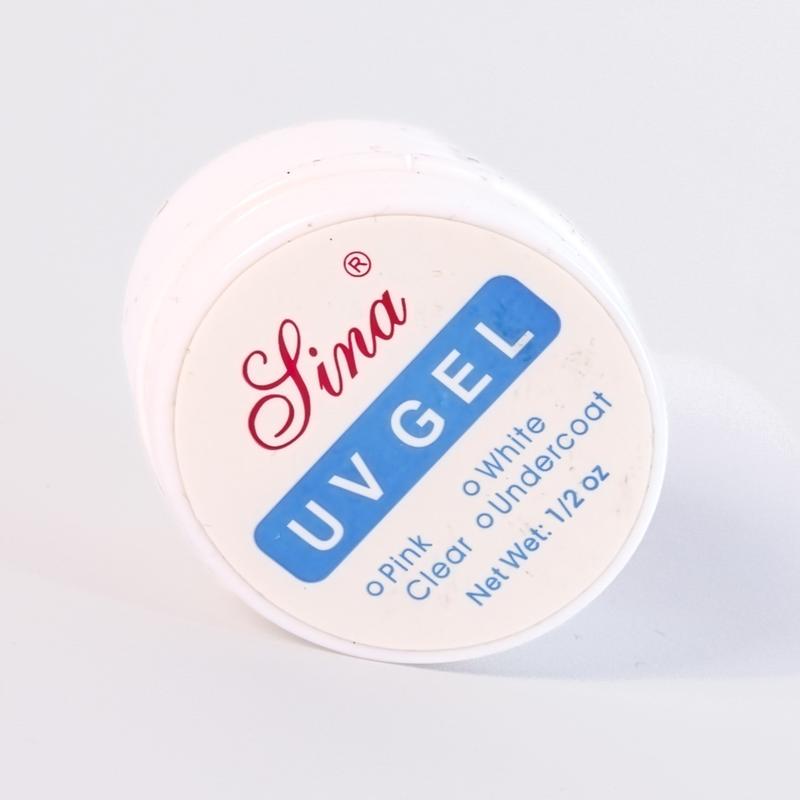 Sekrety idealnego manicure: jak uzyskać paznokcie, na których nie widać odrostu?