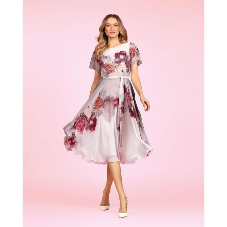 W wirze radości: jak kolorowe suknie kwiatowych par wpływają na nasze postrzeganie szczęścia