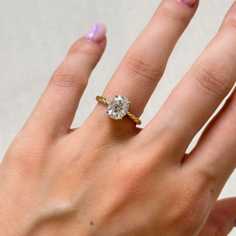 Jak oszczędzać na pierścionku zaręczynowym