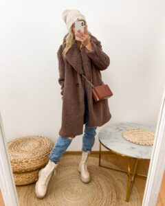 Stylowe połączenia: jaką czapkę do brązowego płaszcza wybrać?