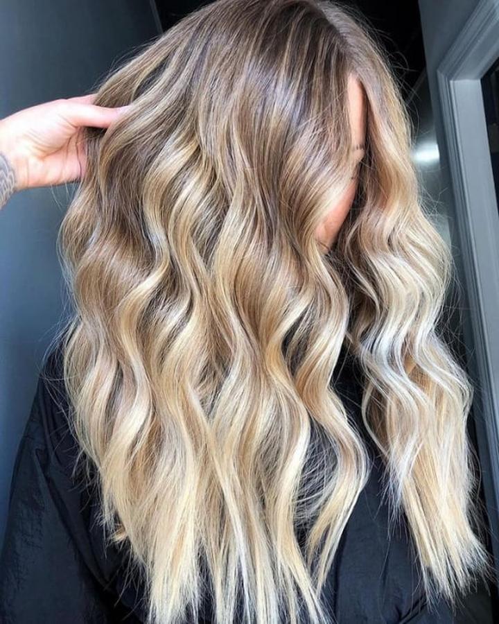 Maskowanie siwych odrostów