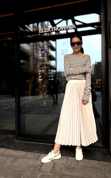 Modne bluzki do spódnicy