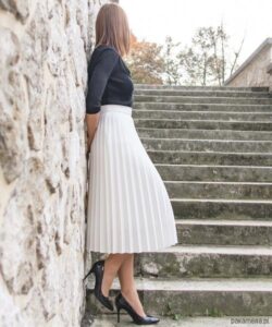 Co założyć do plisowanej spódnicy? Odkryj stylizacje na każdą okazję!