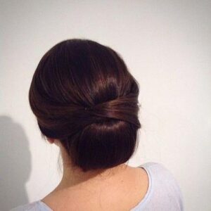 Jak dobrać idealną fryzurę do sukienki hiszpanki? Sprawdź nasze najlepsze propozycje!