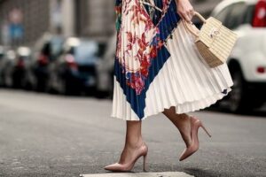 Spódnice plisowane – dla kogo i jak je modnie stylizować?